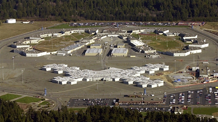 Revoltă de proporţii într-o închisoare de maximă securitate din SUA. 8 poliţişi spitalizaţi