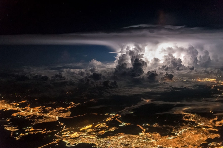 Cele mai frumoase fotografii realizate din avion! Imaginile unui pilot au devenit virale