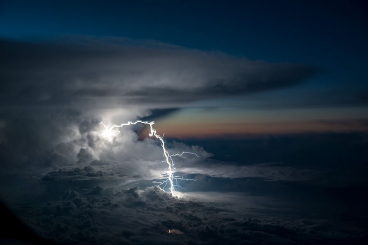 Cele mai frumoase fotografii realizate din avion! Imaginile unui pilot au devenit virale