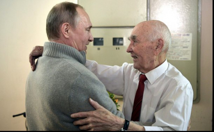 Putin s-a văzut cu un fost şef KGB. Ce rol a jucat acesta în viața Țarului