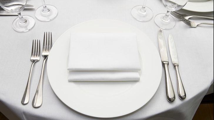 Administrația locală, sfat controversat pe Facebook: "Vă rugăm, nu mai luați masa la restaurant"