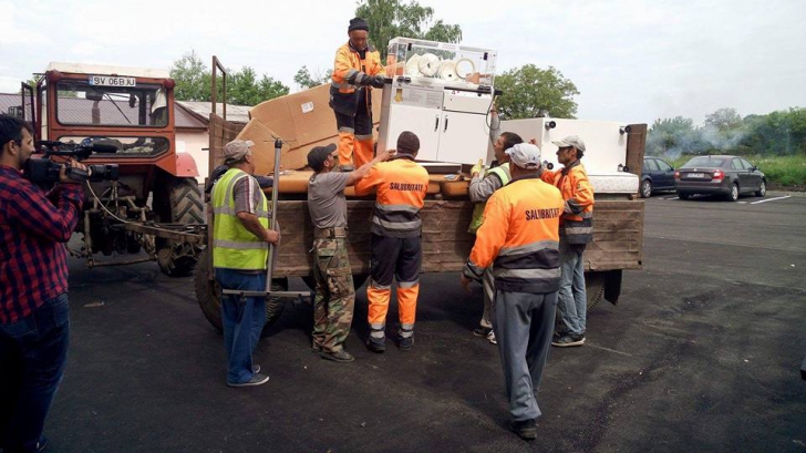 Incubatoarele maternității Fălticeni, mutate cu tractorul de gunoi, în așteptarea ministrului