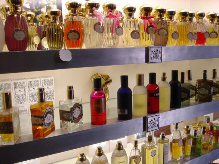 5 parfumuri de foarte buna calitate pe care merita sa le cumperi