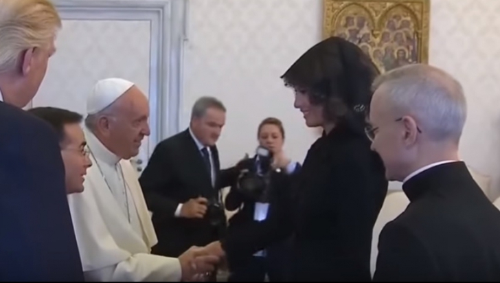 Papa Francisc i-a pus o singură întrebare Melaniei Trump. Toată lumea a început să râdă