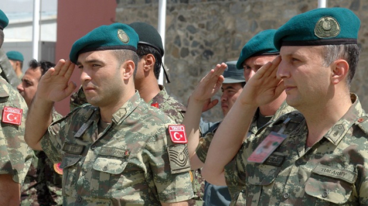 Germania acordă azil militarilor turci 