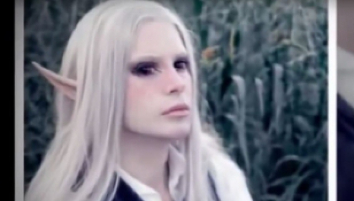 A cheltuit o avere pe operații estetice ca să arate ca un ELF! 