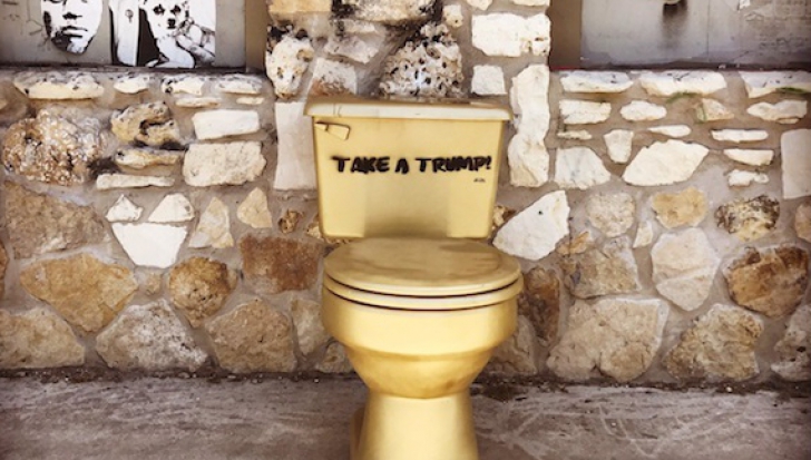 Misterioasele toalete aurii dedicate lui Donald Trump fac senzație în toată America 