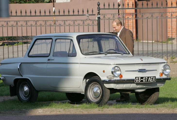 Prima maşină care s-a văzut pe străzile din România, înainte de Dacia. L-a fermecat până şi pe Putin