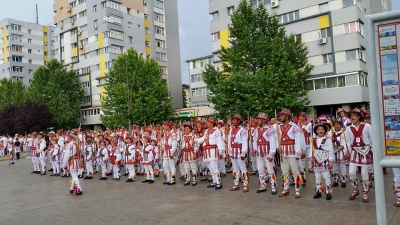 FOTO: Ansamblul Folcloric Hora - Drăgăneşti Olt