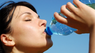Trebuie să bem doi litri de apă pe zi? Nutriţionistul are un răspuns şocant