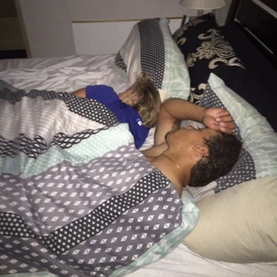 A venit acasă şi şi-a prins iubita în pat cu alt bărbat. Reacţia lui l-a făcut EROU pe Facebook