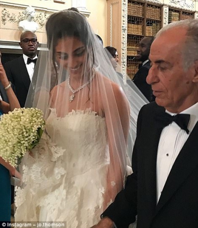 Cea mai EXTRAVAGANTĂ nuntă - 1 milion de trandafiri şi un castel. Toţi ochii au fost pe mama mirelui