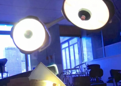 Au văzut un om la geamul unui spital PĂRĂSIT de 12 ani. Au intrat acolo şi s-au SPERIAT