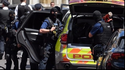 Noi arestări al Londra