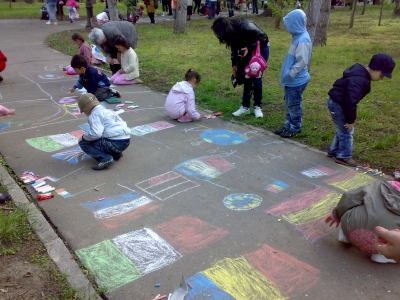 Guvernul organizează un concurs de desene pentru copii: "Desenează România". Care sunt condiţiile 