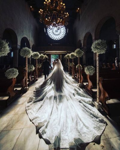 Cum arată cea mai GREA rochie de mireasă din lume - e SPECTACULOASĂ, dar cântăreşte 46 de kg