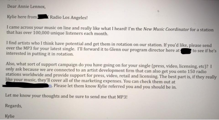 Gafă de zile mari: Annie Lennox, "ofertată" de un radio din SUA, care vroia să o "lanseze"