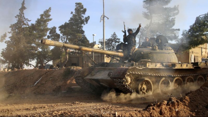 RĂZBOI în SIRIA. Asaltul decisiv împotriva capitalei Statului Islamic este în plină desfășurare