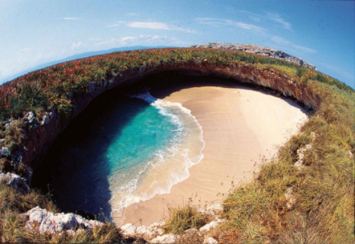 Top 10 cele mai frumoase plaje din lume pe care ar trebui să le vizitezi măcar o dată în viață