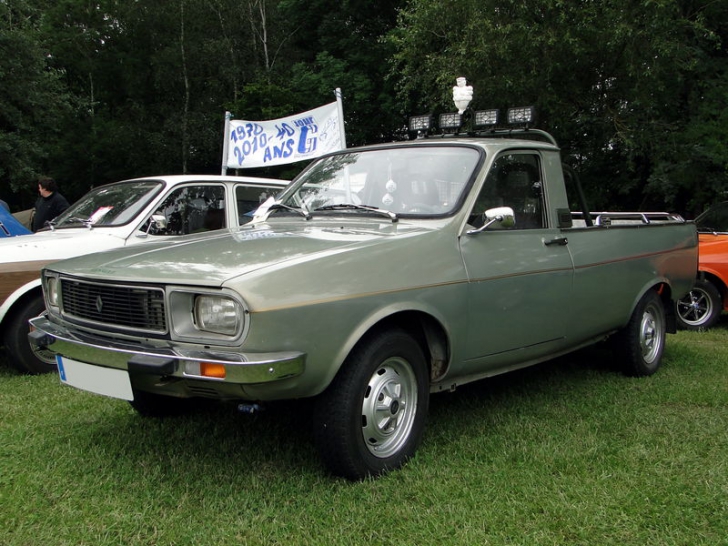 Dacia 1302, modelul pe care Ceauşescu l-a comandat special. Maşina a fost uitată