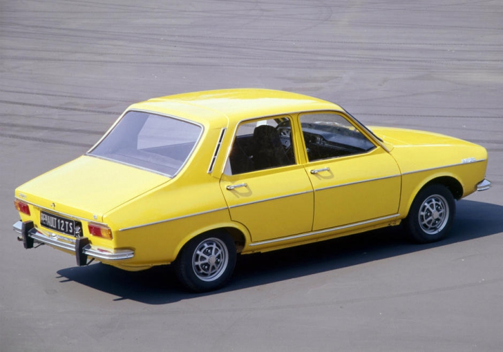 Cum arată maşina din care se trage Dacia 1300. Strămoşul se numeşte Renault 12 şi se prezenta aşa...