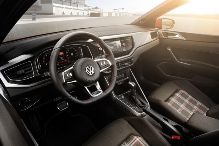 Volkswagen a lansat oficial noul Polo, model foarte popular şi printre şoferii români. Cum arată