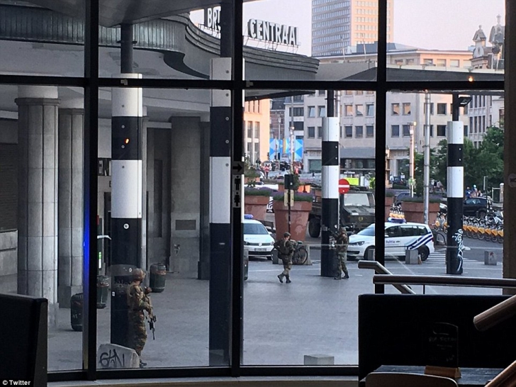 Explozie la Bruxelles. Un bărbat a fost neutralizat în gara centrală - UPDATE