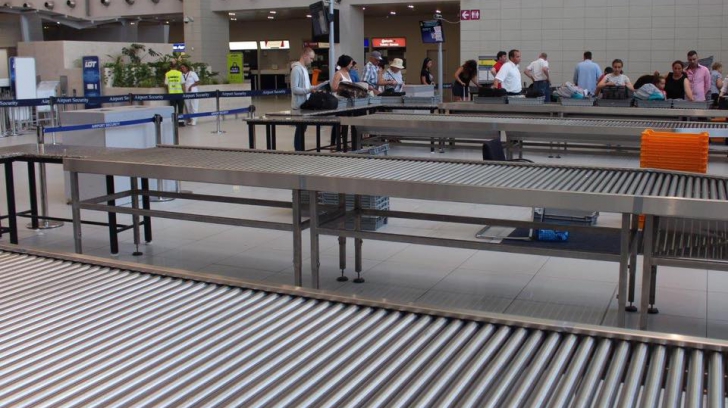 Pasagerii riscă să stea până la 4 ore, la cozi de aşteptare, în aeroporturi