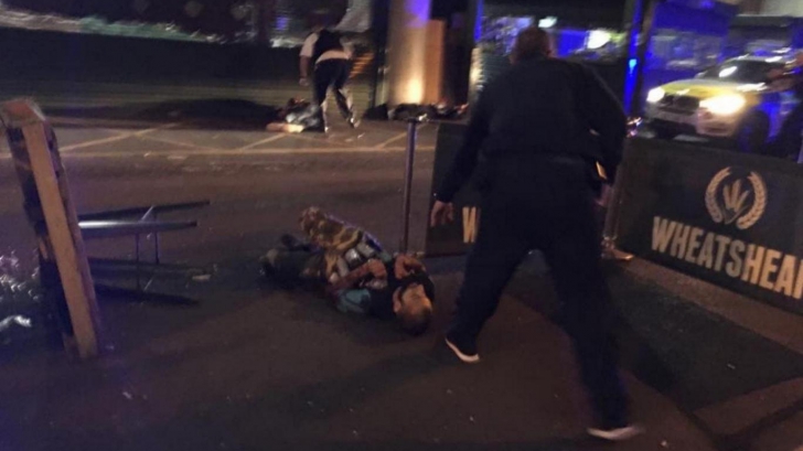 Atac terorist la Londra. Prima imagine cu suspecții împușcați de poliție. Aveau canistre pe ei