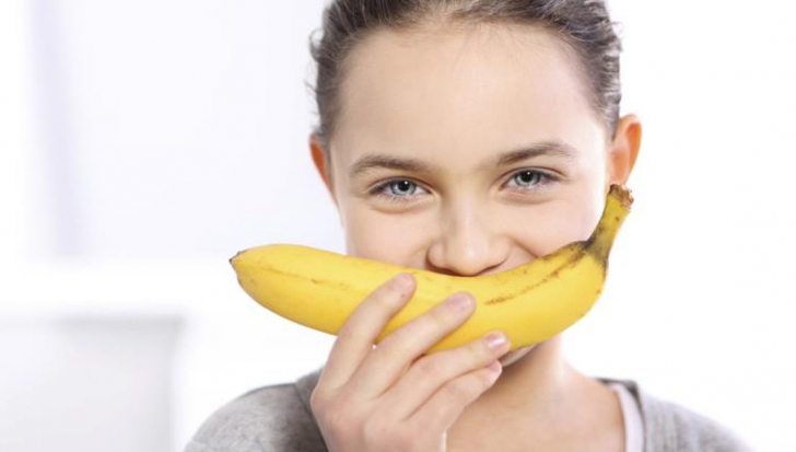 Ţii dietă şi îţi este foame? Miroase rapid o banană! Efectul te va uimi