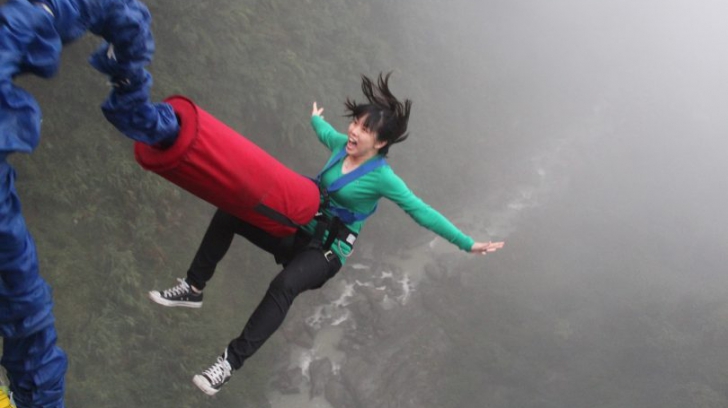 O adolescentă a murit într-un accident de bungee jumping, pentru că nu a înţeles instrucţiunile