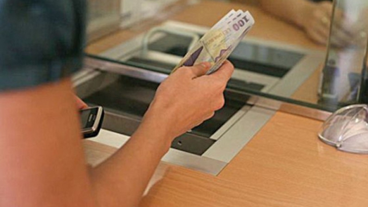 Casierița unei bănci din Prahova și-a însușit 300.000 de euro