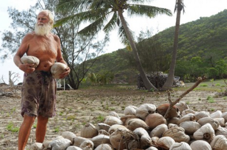 Adevăratul Robinson  Crusoe - e un fost milionar care trăieşte singur pe o insulă. Ce îi lipseşte