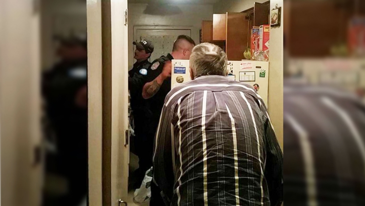Când un polițist a deschis frigiderul unui bătrân a rămas mut. Ce a putut găsi acolo