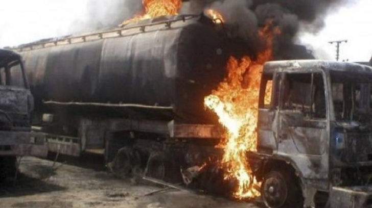 EXPLOZIE VIOLENTĂ, după ce o cisternă cu combustibil a luat foc: 120 de morţi, peste 130 de răniţi