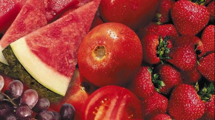Ce se întâmplă dacă mănânci fructe de culoare roșie timp de o lună. Efect incredibil 