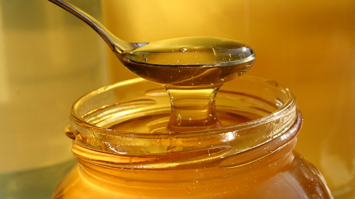 Avertismentul şocant al unui apicultor român. Ce conţine mierea de anul acesta: E plină de...