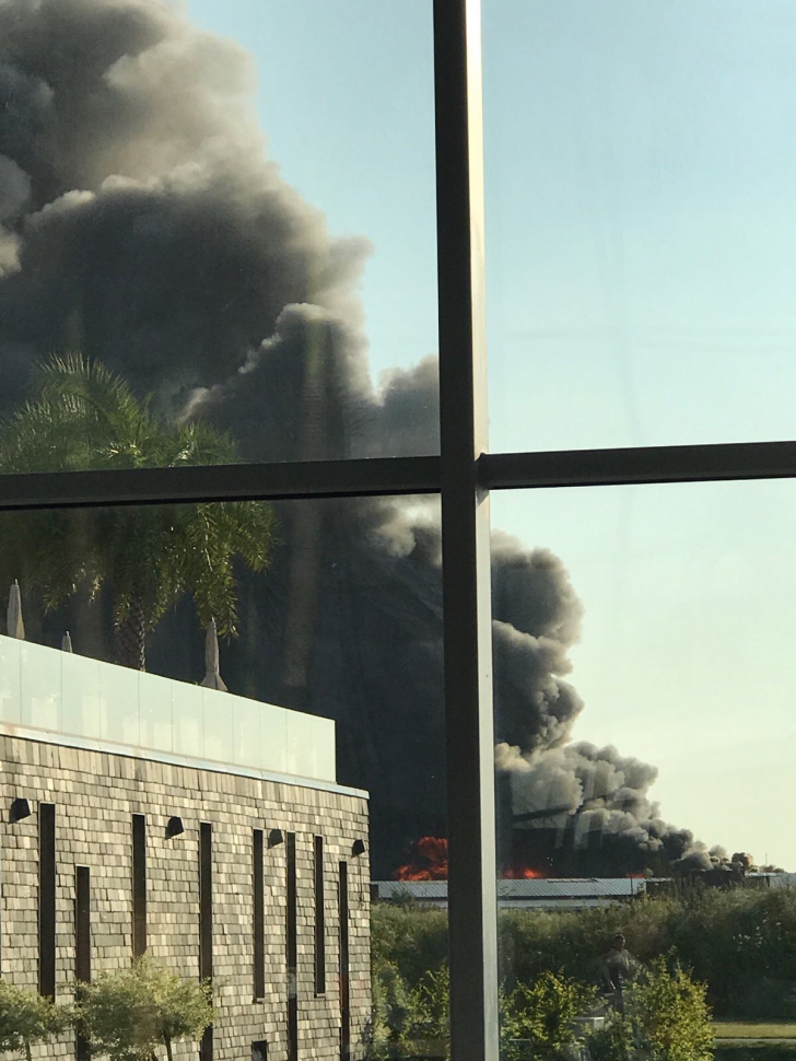 Incendiu de AMPLOARE în Balotești! Un depozit de mobilă şi două hale s-au făcut scrum