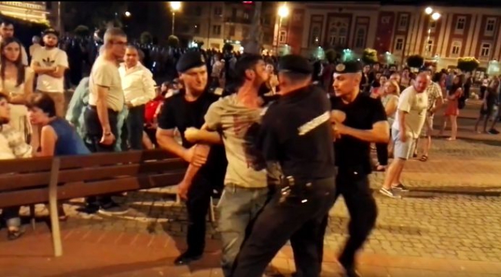 SCANDAL la concertul aniversar Phoenix, la Timişoara. Jandarmii au intervenit în forţă! / Foto: opiniatimisoarei.ro