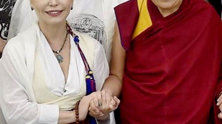 Diva muzicii românești l-a întâlnit pe Dalai Lama. Ce le-a transmis din Tibet fanilor