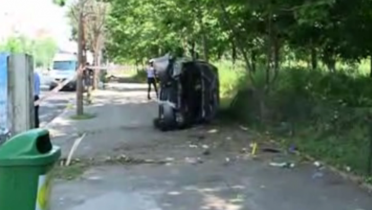 PIETONI spulberaţi, în Bucureşti. 6 VICTIME, după ce o maşină a intrat într-o staţie de autobuz