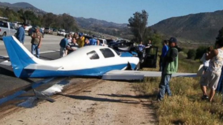 Incident aerian în California. Un avion s-a prăbușit pe autostradă