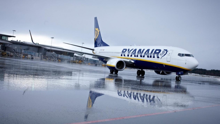 Avion Ryanair revenit pe Otopeni, după un incident la decolare: coada aeronavei a lovit pista 