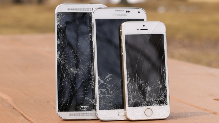 Cum să-ţi repari singur ecranul spart al telefonului