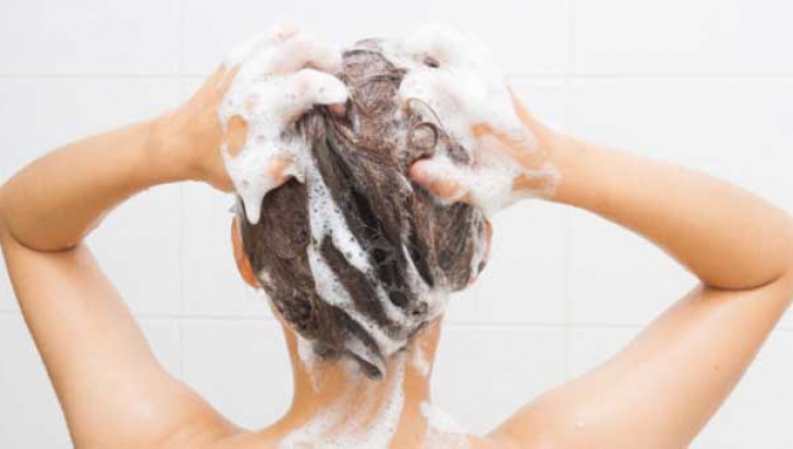 De ce este bine să adaugi zahăr în șampon de fiecare dată când te speli pe cap
