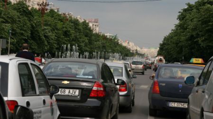 Ce au văzut şoferii în Bucureşti. Nu le-a venit să creadă. Un taximetrist mergea cu uşile deschise