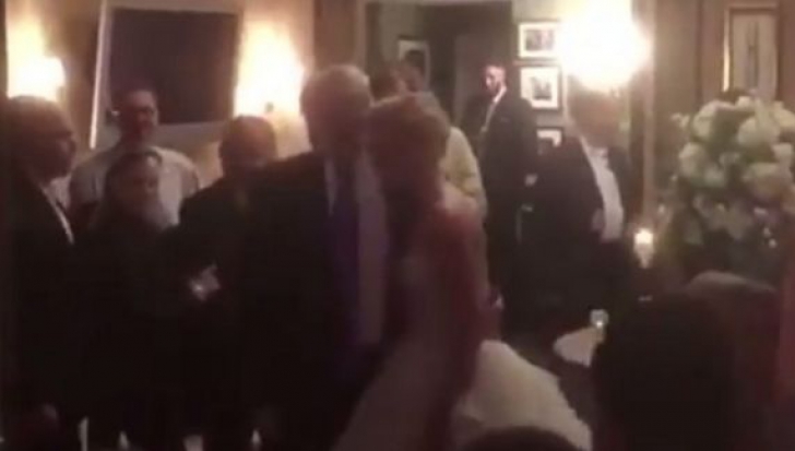 Trump și-a făcut apariția la o nuntă în toiul petrecerii. Ce reacție au avut mirii