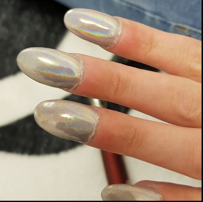 I-a cerut manichiuristei un model simplu. Rezultatul - cea mai urâtă manichiură, pentru 180 de lei