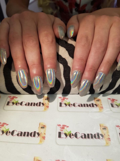 I-a cerut manichiuristei un model simplu. Rezultatul - cea mai urâtă manichiură, pentru 180 de lei