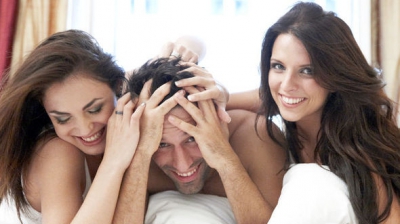 Ce &icirc;nseamnă dacă te g&acirc;ndeşti să faci sex &icirc;n trei. Explicaţia incredibilă a sexologului